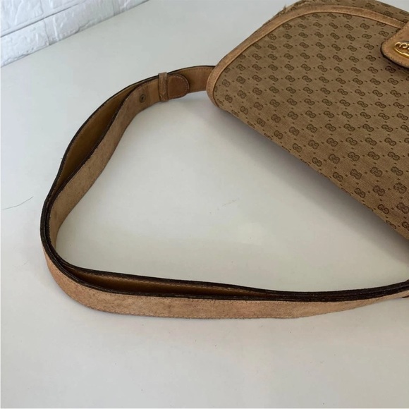 Gucci Tan Monogram Shoulder Bag - Picture 6 of 14